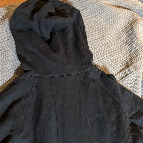 Lululemon size 6 hooded zip up - Picture 4 of 5